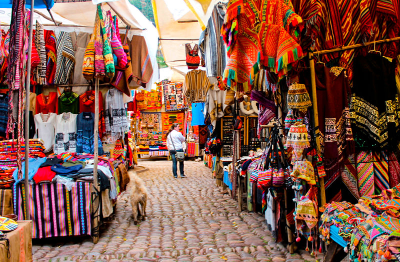El Mercado Artesanal de Pisac El Mercado Artesanal de Pisac